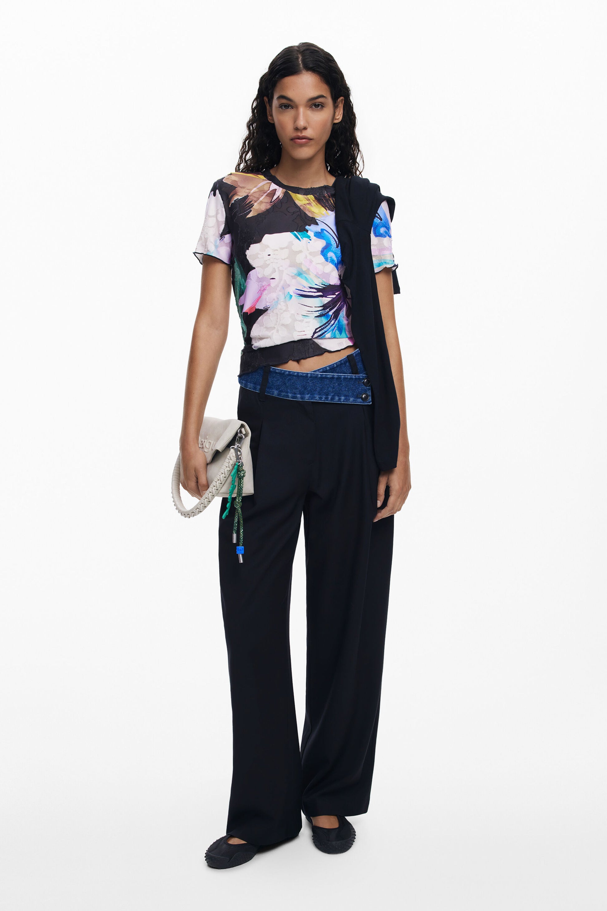 Blusa negra estampada floral multicolor Desigual