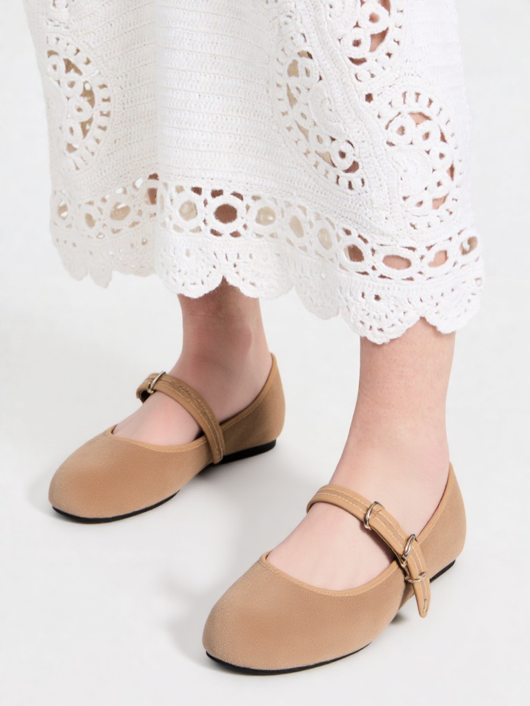 Bailarinas de Suede Camel con Correa – Estilo Clásico Femenino