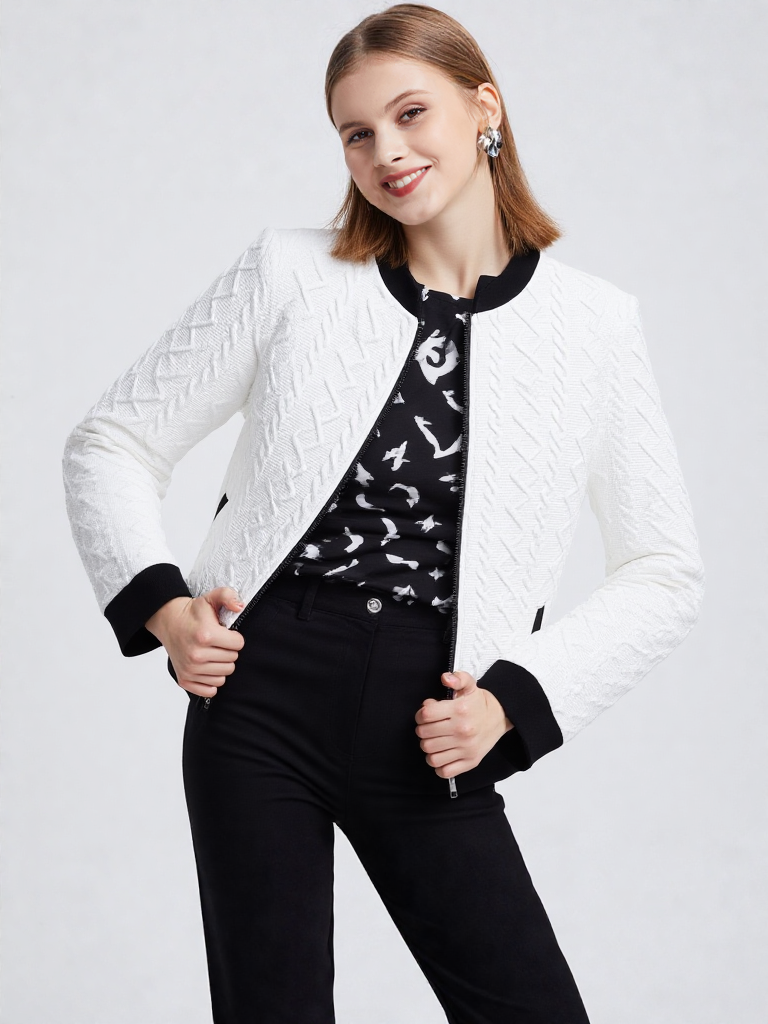 Conjunto blanco y negro con chaqueta texturizada Rosy´s Chic